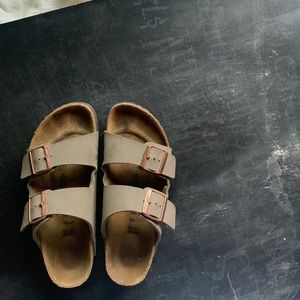 Birkenstock Arizona 2-Strap Women’s / Stone